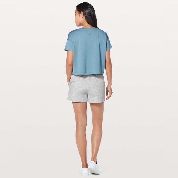 Lululemon On The Fly Short 2.5" Wee Are From Space / Alpine White - Size 8 - Picture 2 of 9